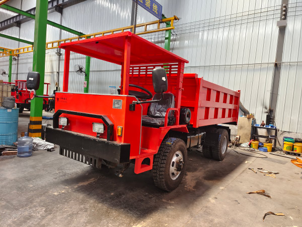 井下自卸车