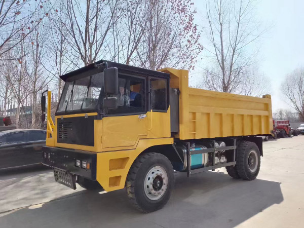矿用自卸车