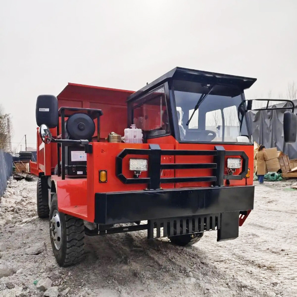 山东一矿重工14吨全封闭驾驶室隧道无轨湿式制动运输车