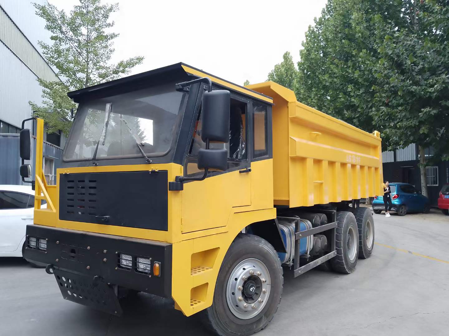 山东一矿重工30吨矿山车矿用运输车厂家直销